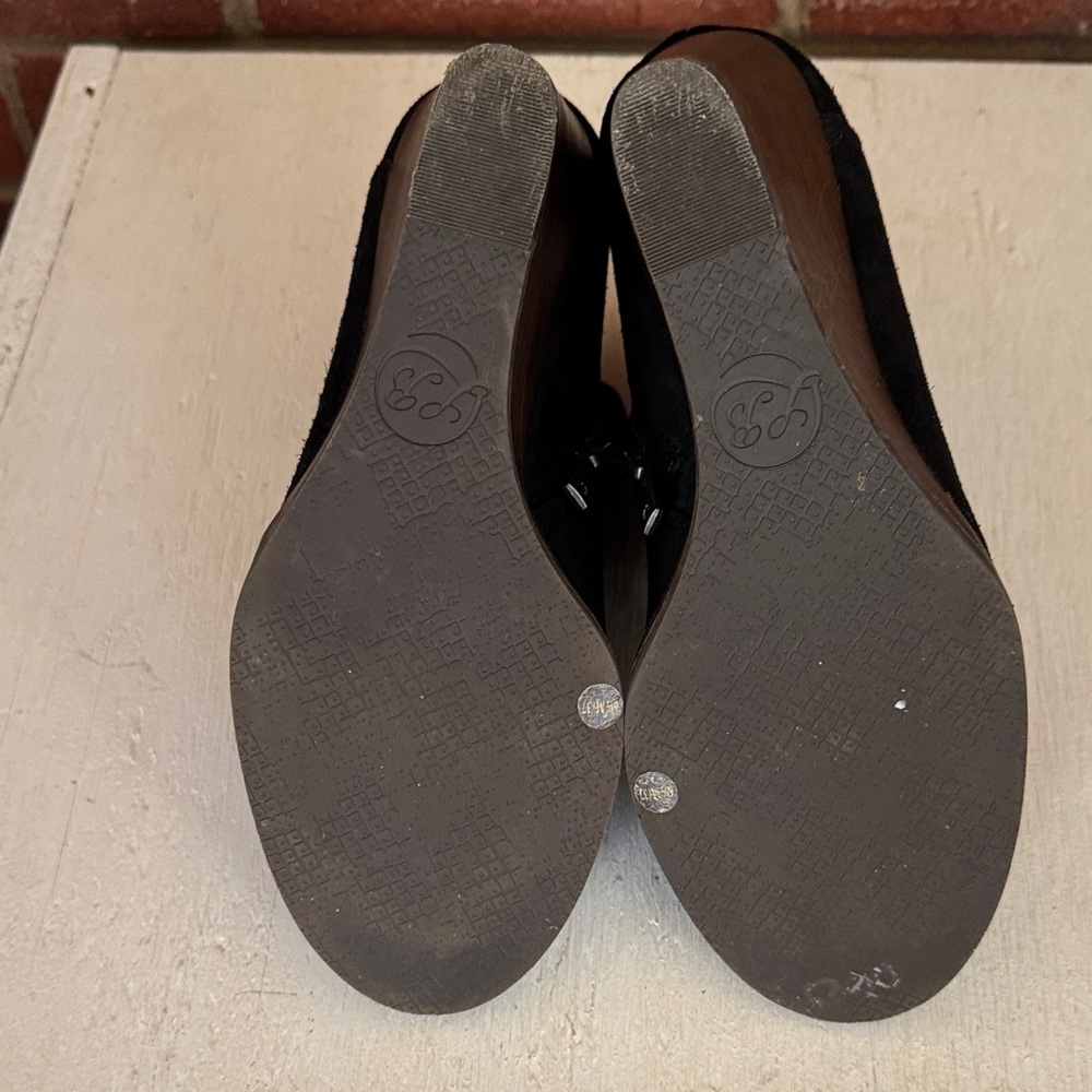 Lucky Brand Black Suede Upper Ankle Booties - Picture 3 of 9